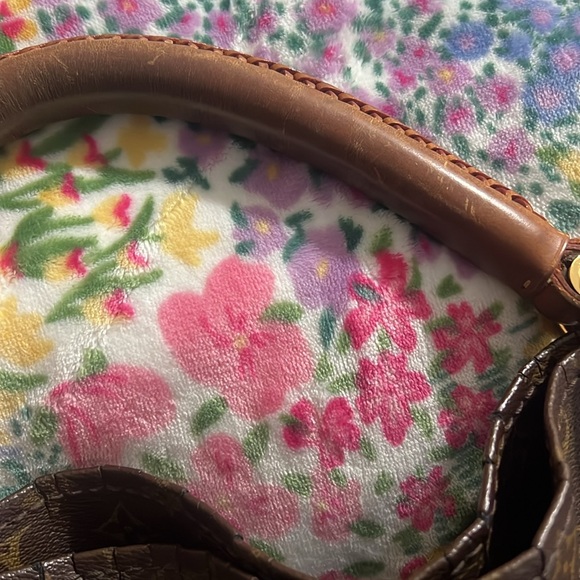 Authentic Louis Vuitton Artsy LV Monogram Brown Tan - Picture 9 of 16